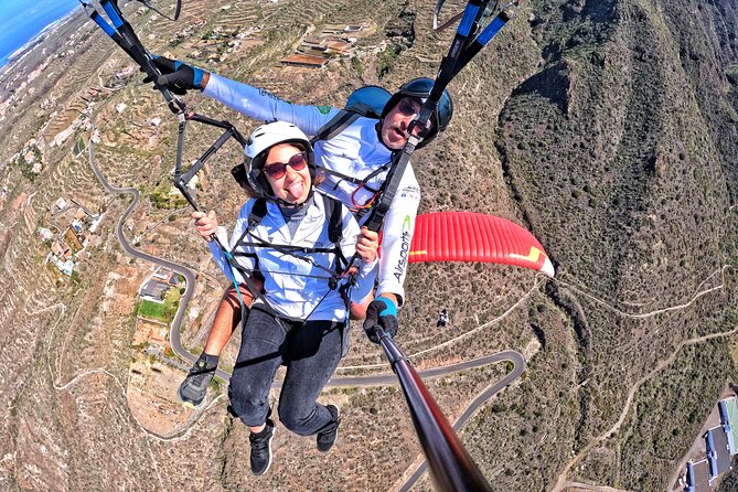BRONZE tandem paragliding flight in South Tenerife, free pick up - Flying above Costa Adeje: commentary, comfort, and thermal time