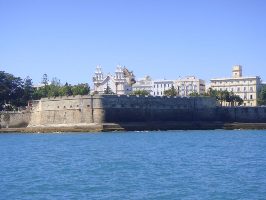 Cádiz: Bay of Cádiz Catamaran Tour with Host - Sailing reality check: catamaran breeze vs. motoring time