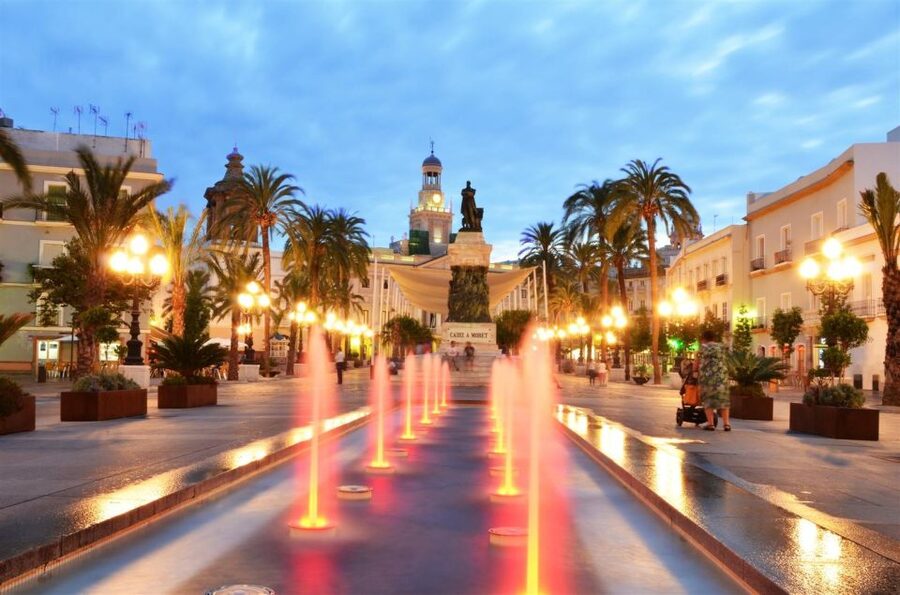 Cadiz: Medieval Tour - Pópulo quarter: where Phoenicians and Romans become street-level reality
