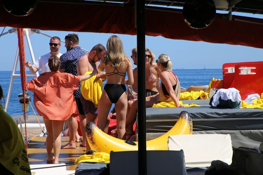 Cambrils: Catamaran Cruise with Drinks and BBQ Lunch Option - Montroig water conditions: how to plan your snorkeling and swim time