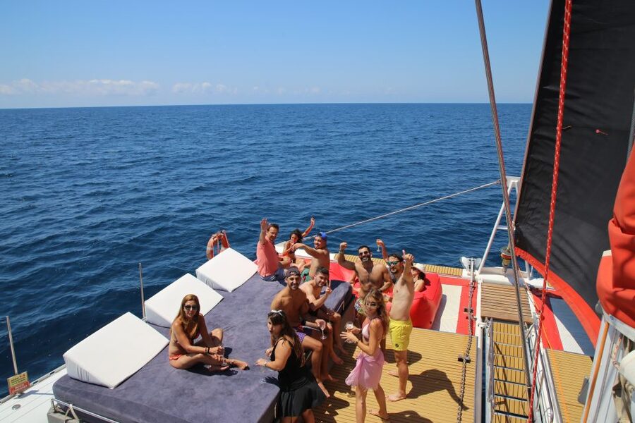 Cambrils: Catamaran Cruise with Drinks and BBQ Lunch Option - Price and logistics: how to make this trip easy from Salou