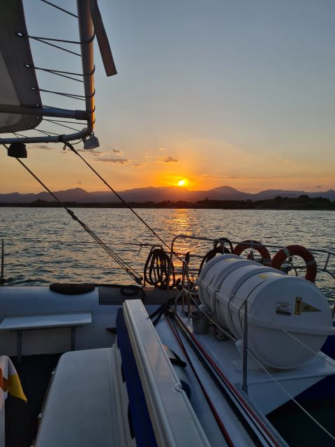 Cambrils: Costa Dorada Sunset Catamaran Cruise with Drinks - Family-Friendly Pace: Why Kids Usually Like This
