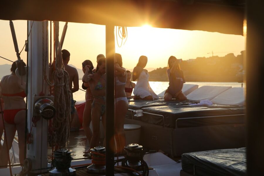 Cambrils: Sunset Catamaran Cruise & Drinks w/ Sunbed - The route and the 45-minute sail that sets up the best lighting