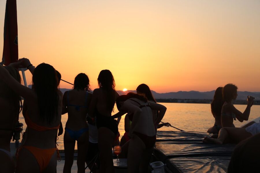 Cambrils: Sunset Catamaran Cruise & Drinks w/ Sunbed - Swimming and snorkeling at sunset, and what to do if the sea gets rough