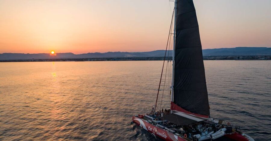 Cambrils: Sunset Catamaran Cruise & Drinks w/ Sunbed - Balinese-style sunbeds and a drinks setup that makes the hour feel longer