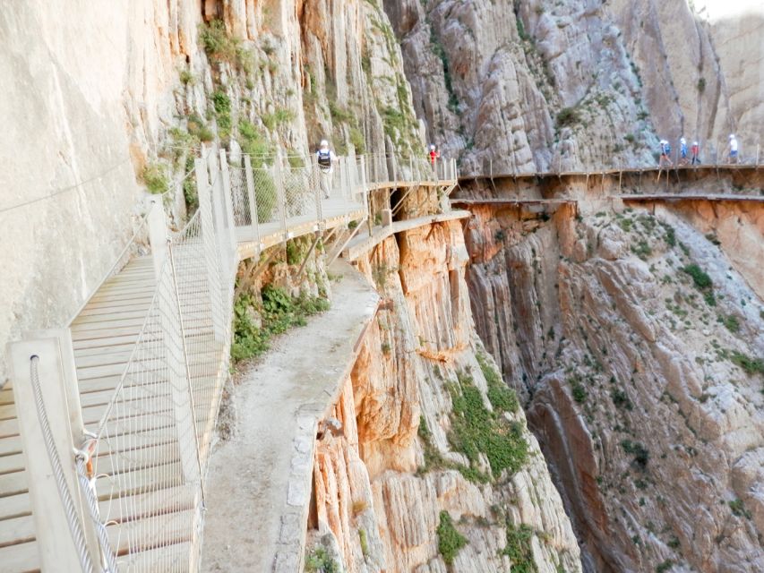 Caminito del Rey: Guided Hiking Tour with Entrance Tickets - The 7.7 km Walk: What You Actually Do on the Planks