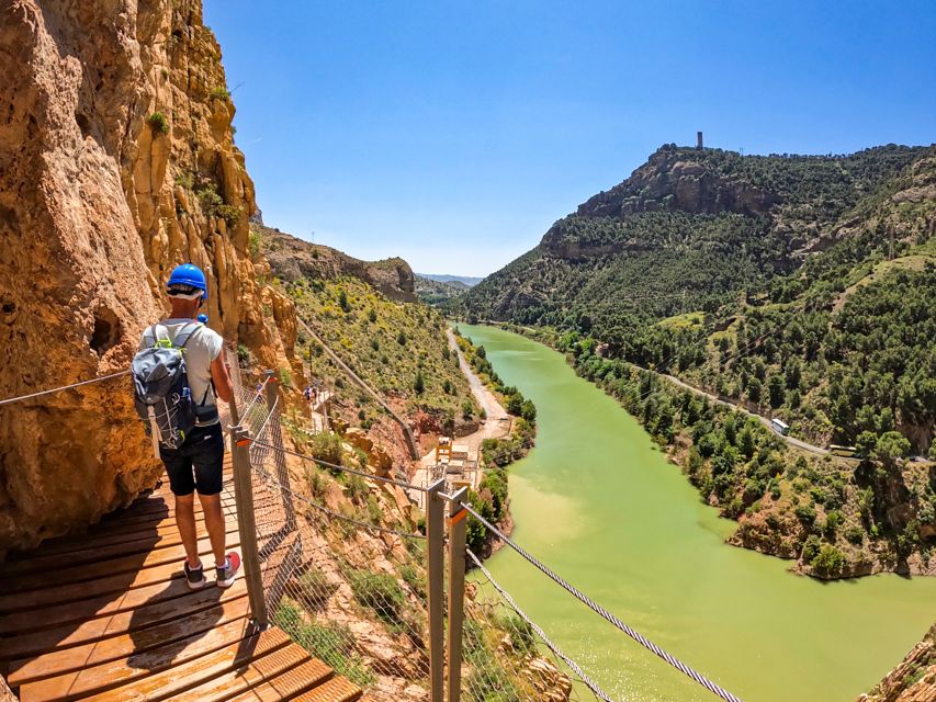 Caminito del Rey: Guided Tour and Entry Ticket - The gorge scale: 400-meter cliffs and the 10-meter pinch point