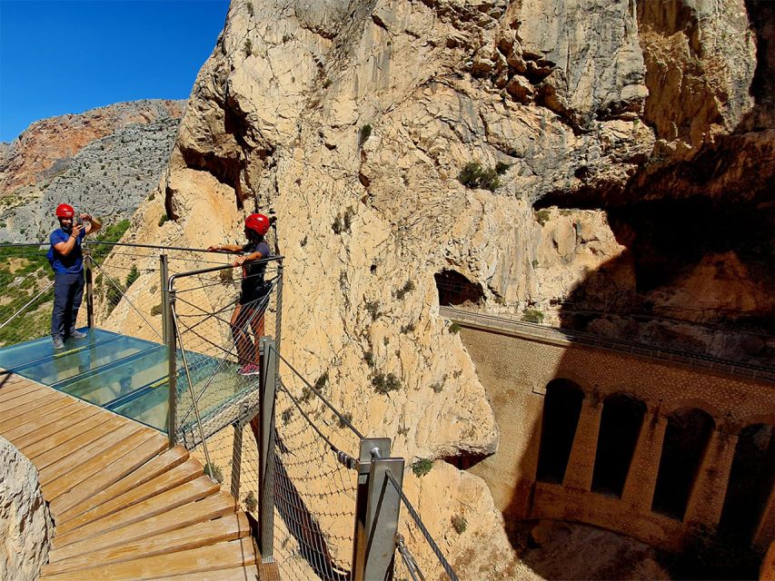 Caminito del Rey Guided Tour & Welcome Pack from Málaga - Binoculars, spotting details, and how to get better photos
