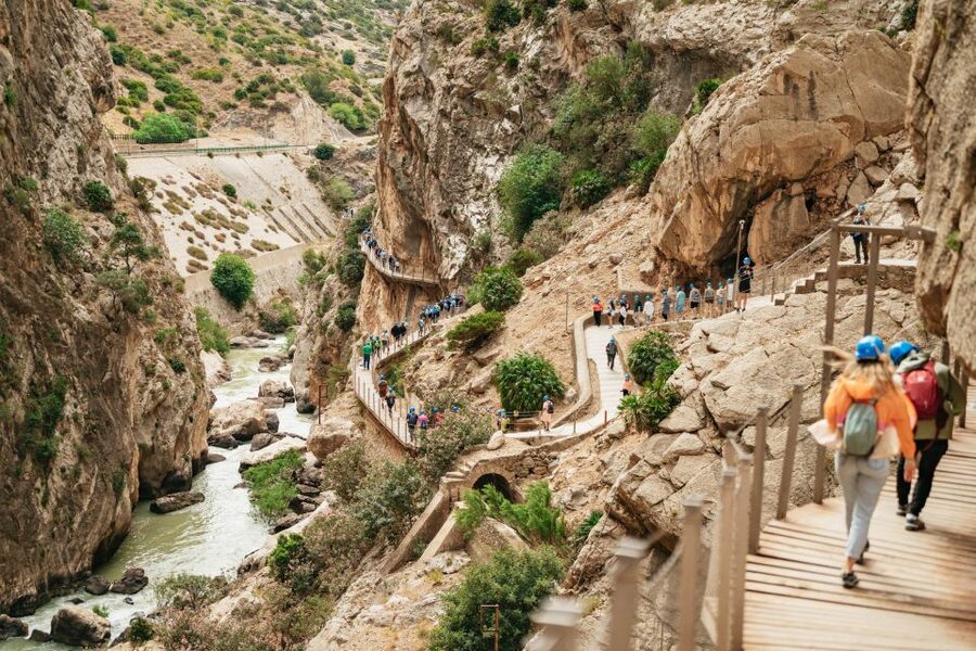 Caminito del Rey: Tickets, Guided Tour, Shuttle & Water - Photo stops and timing: how to avoid the traffic jam