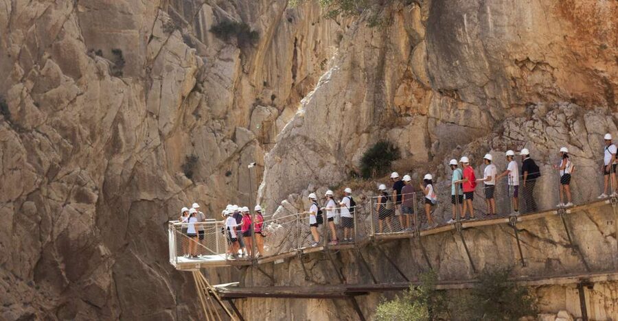 Caminito del Rey: Trekking Tour with Hiking Guide - The 20-minute walk in: getting set before the canyon exposure