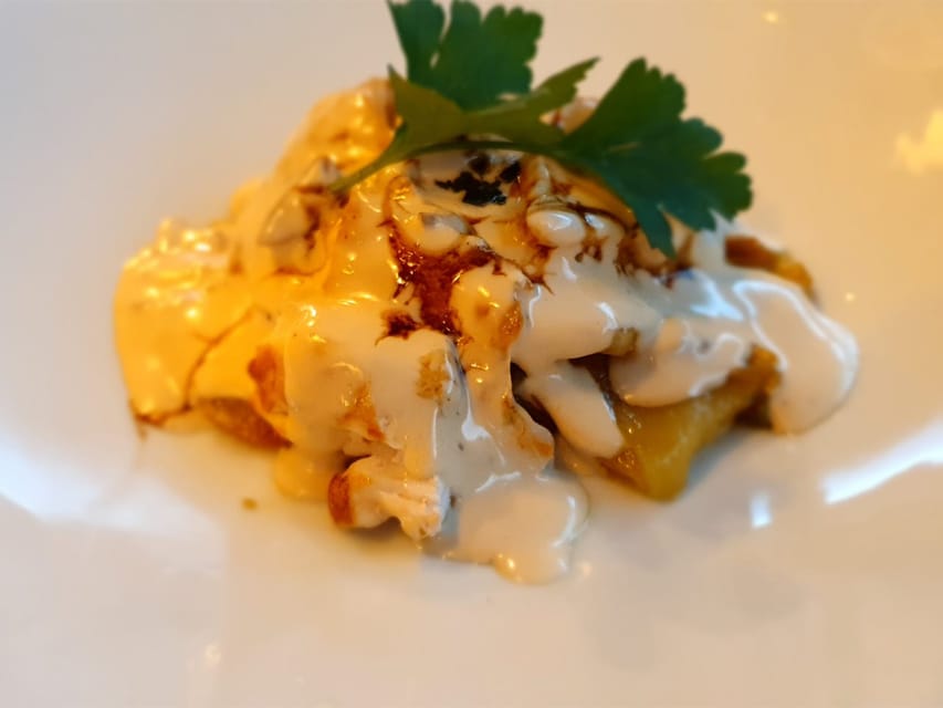 Caminito del Rey & White Village Tour with Tapas from Málaga - Tapas brunch in Álora: good fuel before the gorge