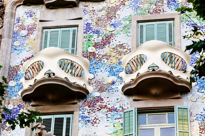 Casa Batllo Admission Ticket with Intelligent Audio Guide - Entering Casa Batlló, what to expect before you see the rooms
