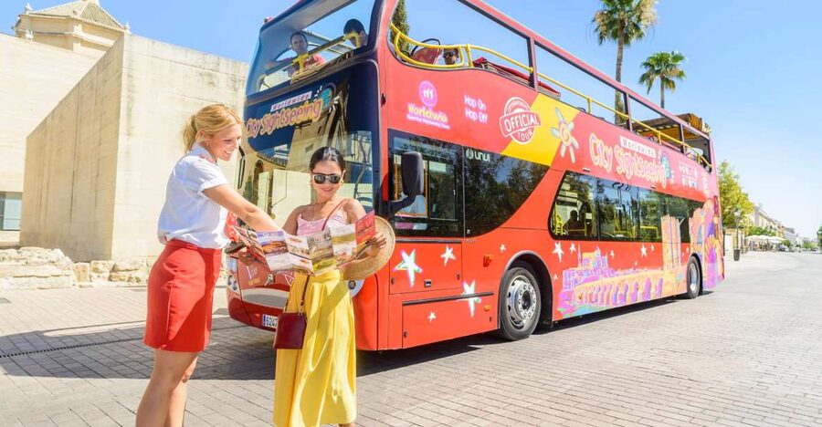 Córdoba: City Sightseeing Hop-On Hop-Off Bus Tour - Blue Line Intima microbus (30 minutes): narrow streets and extra character