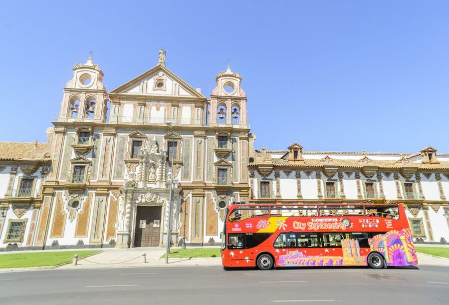 Córdoba: City Sightseeing Hop-On Hop-Off Bus Tour - Red Line panoramica (70 minutes): gates, monuments, and river views