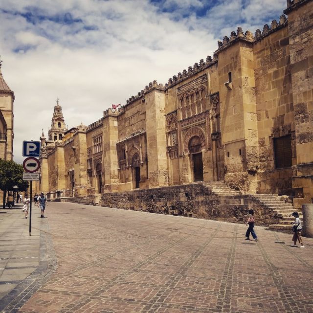 Córdoba Daily Highlights Bike Tour - Statue of Manolete and Viana Palace area atmosphere