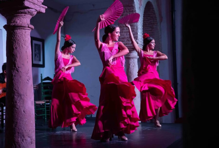 Córdoba: Flamenco Show Ticket with Drinks - Drinks and optional tapas: the included sip and how to order like a local