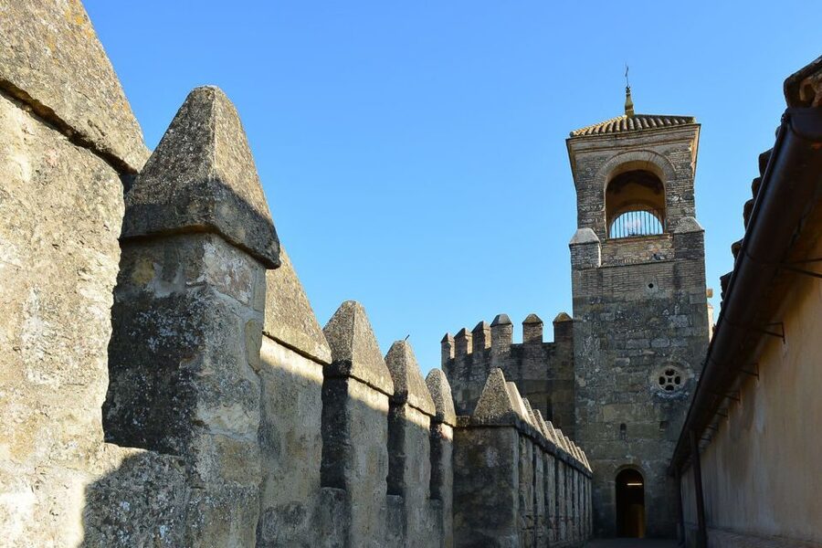 Cordóba: Gardens & Fortress of Catholic Monarchs Guided Tour - Start location and meeting point: get oriented fast