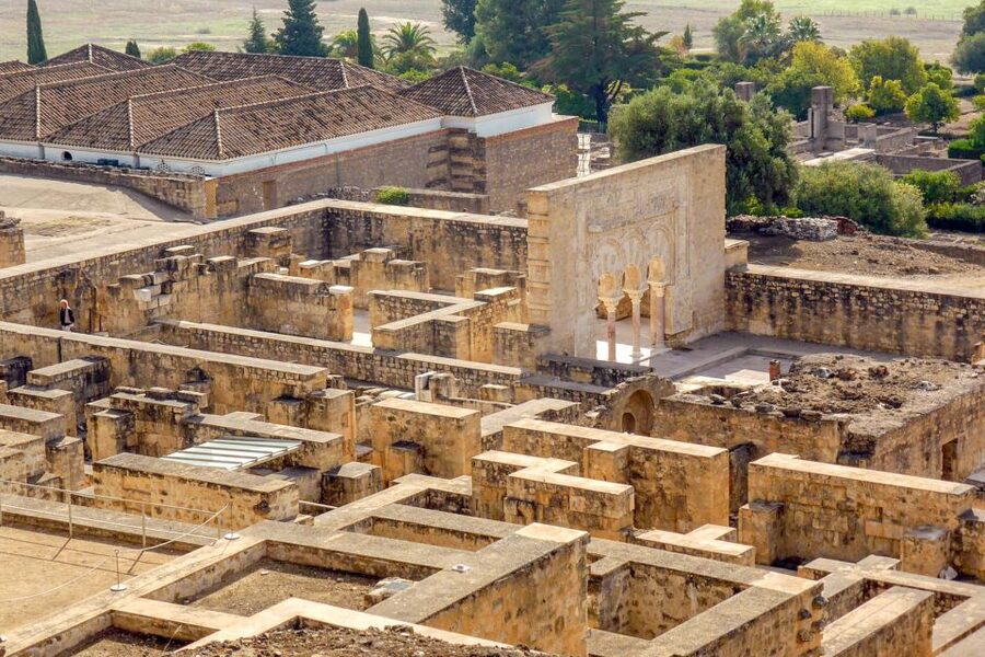 Córdoba: Guided Tour of Azahara Medina - Guided storytelling in real time: why the guide quality matters here