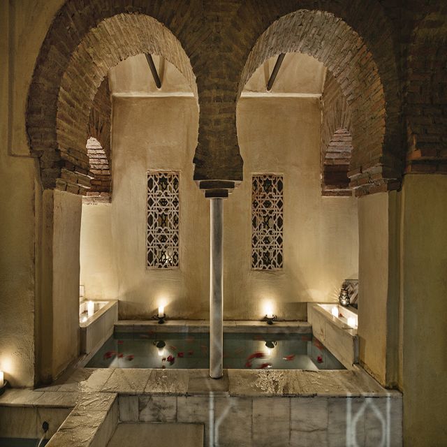 Córdoba: Hammam Al Ándalus Entry Ticket w/Optional Massage - Dressing Room Basics: Towels, Lockers, Shower, and What to Bring