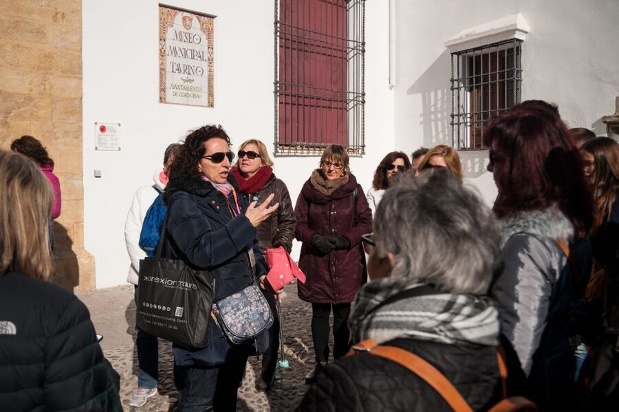Cordoba: Jewish Quarter and Mosque-Cathedral Guided Tour - Judería de Córdoba streets, squares, and the feeling of a layered city