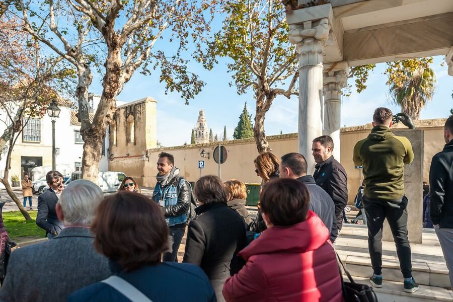 Cordoba: Monuments Walking Tour - Pacing, group size, and what to do if you’re visiting hot or crowded