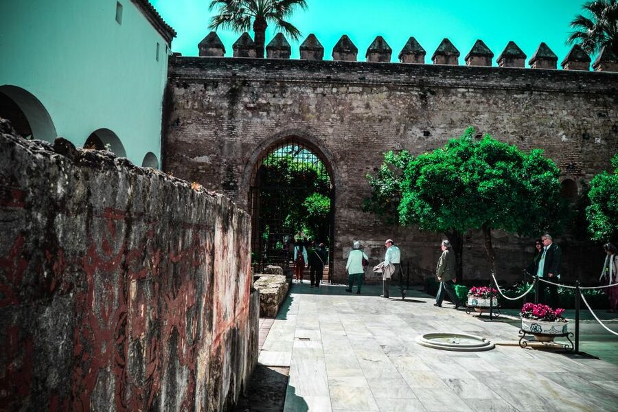 Córdoba: Mosque-Cathedral and Alcazar Tour - Alcázar Gardens and Arab Baths, where your photos really happen