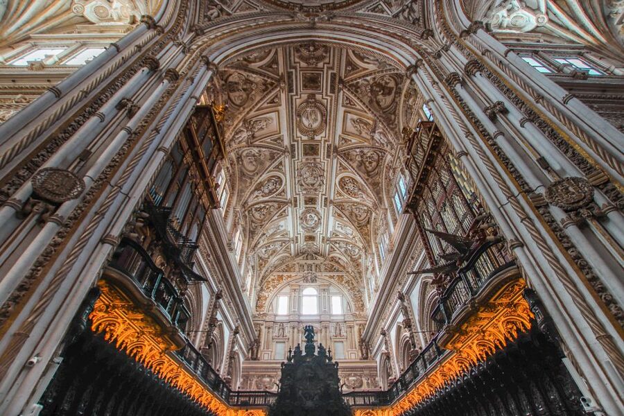 Cordoba Mosque-Cathedral: Skip-the-Line Guided Tour - Architecture that mixes East and West, and how a guide helps you notice it