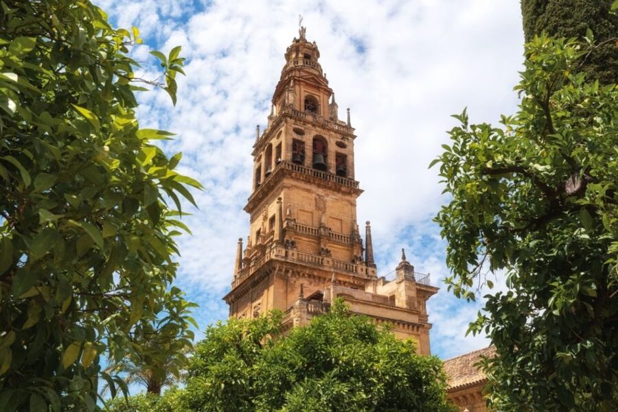 Córdoba: Mosque, Jewish Quarter and Alcázar 3-Hour Tour - Mosque-Cathedral of Córdoba: one site, many layers of power