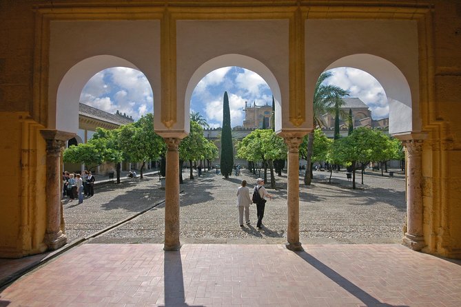 Cordoba Mosque & Jewish Quarter Guided Tour with tickets - The Mezquita-Catedral guided walkthrough: striped arches and the mihrab moment