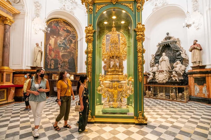 Córdoba: Mosque, Jewish Quarter & Tour with Ticket - The Jewish Quarter walk: how the city’s story changes street by street