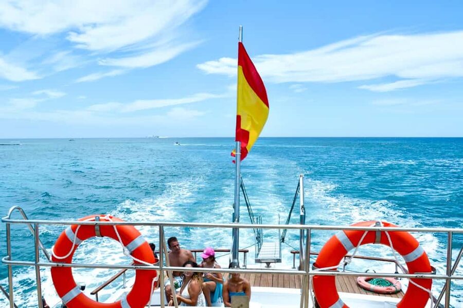 Corralejo: Snorkeling on Lobos Island & Return Ferry Ticket - Crew support that actually helps, from guidance to gear