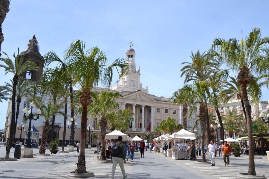 English Cádiz Tour: Walking Tour with Local Guide - Wheelchair access and physical limits: plan smart