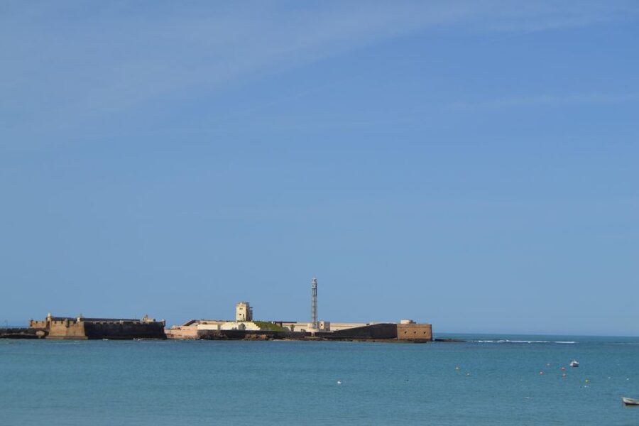 English Cádiz Tour: Walking Tour with Local Guide - Alejandro and Alba: what a great local guide brings to the walk