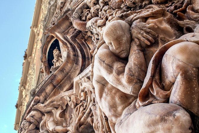 Essentials of Valencia and its World Heritage Sites - La Lonja de la Seda, Gothic trading power you can enter