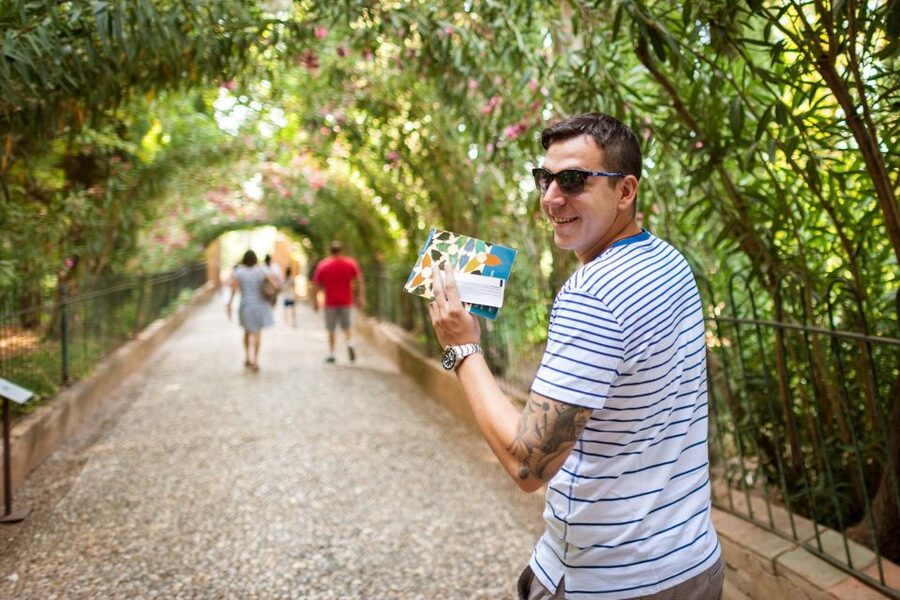 Fast-Track Alhambra & Nasrid Palaces Guided Tour - Nasrid Palaces: the art and architecture make more sense
