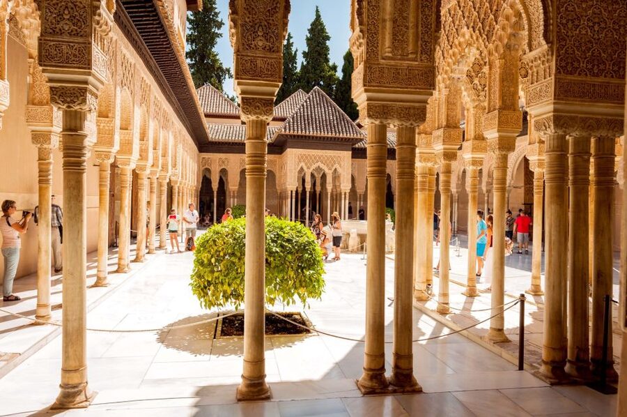 Fast-Track Alhambra & Nasrid Palaces Guided Tour - How long you spend with your guide (and how long you can roam)