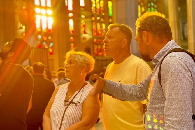 Fast Track Sagrada Familia Guided Tour - Fast track reality: meeting point, security, and timing that matters