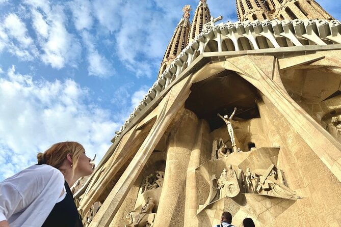 Fast Track Sagrada Familia Guided Tour - Exterior façades and the light you’ll wish you planned for