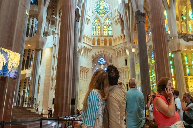 Fast Track Sagrada Familia Guided Tour - English headsets, bilingual risk, and group-size expectations