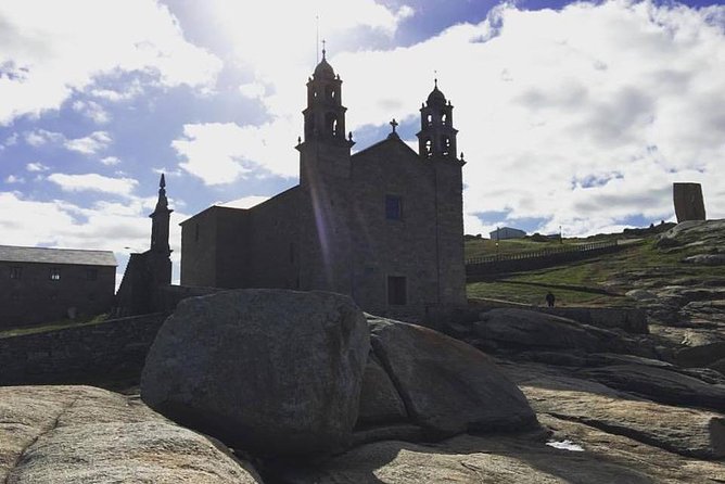 Finisterre and Costa da Morte: The Most Complete Tour of Santiago - Stop 3: Muxia’s stone rituals, Pedra d’Abalar and Pedra dos Cadris