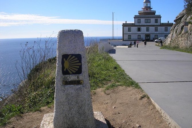 Finisterre and Costa da Morte: The Most Complete Tour of Santiago - Stop 4 and 5: Faro de Fisterra plus Finisterre village lunch and free time