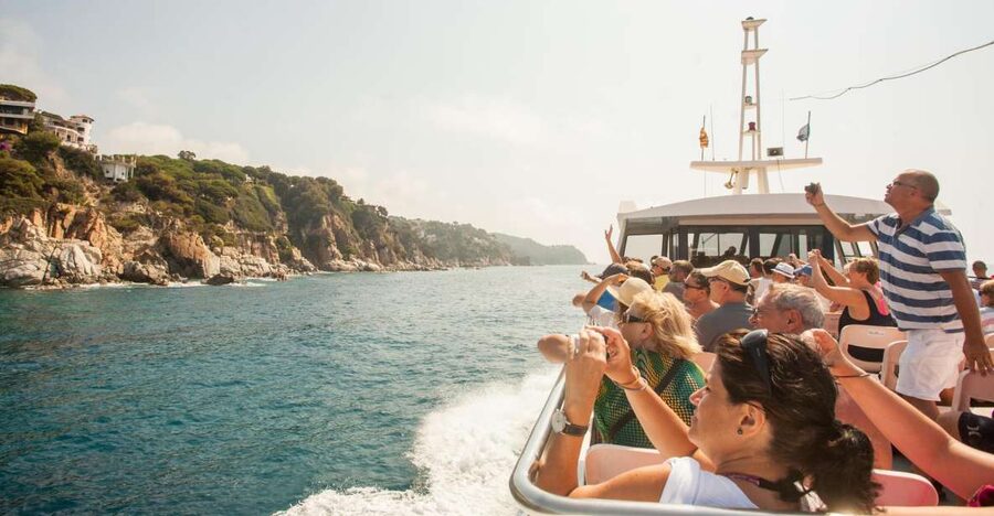 From Barcelona: Costa Brava Day Tour with Boat Trip - Costa Brava by bus and boat, without the headache