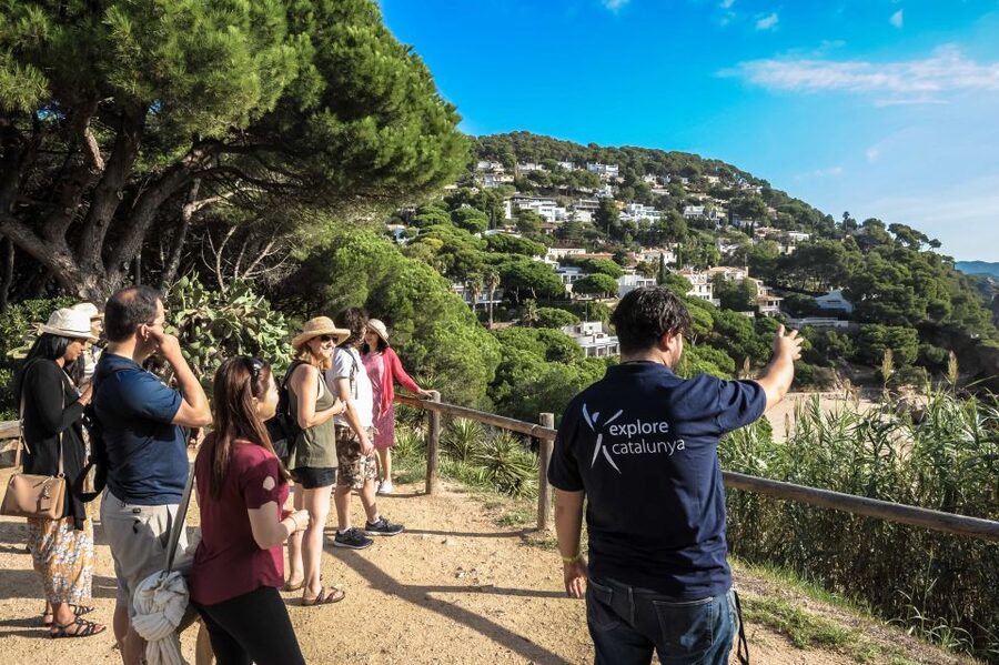 From Barcelona: Costa Brava Day Tour with Lunch - Tossa de Mar: Fortified Old Town, Lighthouse Views, and Cobblestones