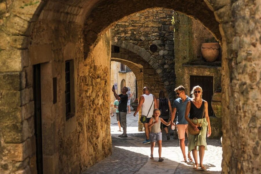 From Barcelona: Girona and Costa Brava Day Tour - Who should book this Girona and Costa Brava day trip