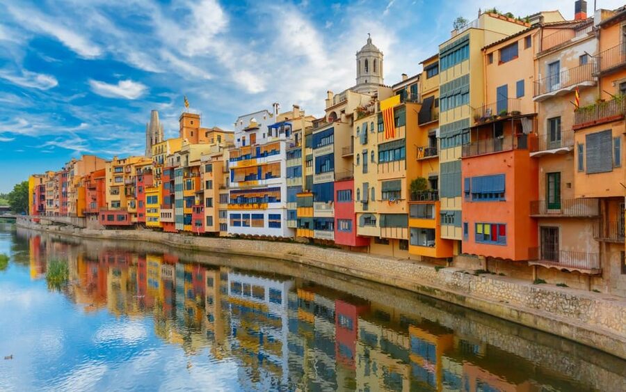 From Barcelona: Girona, Figueres, Dalí Museum, and Cadaqués - Girona’s winding old town and the Jewish Quarter maze