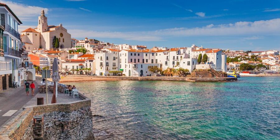 From Barcelona: Girona, Figueres, Dalí Museum, and Cadaqués - The road part: coach comfort and why timing matters