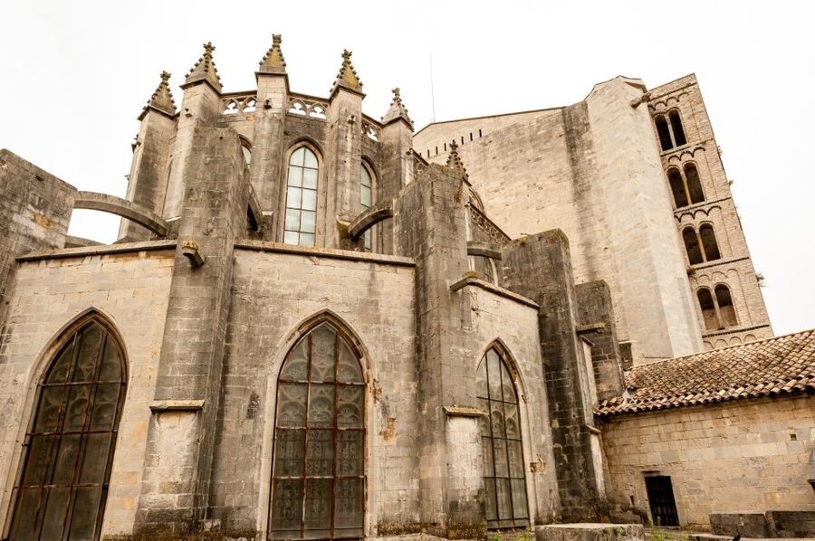 From Barcelona: Girona Guided Tour & Dalí Museum in Figueres - What to wear and bring for the walking part