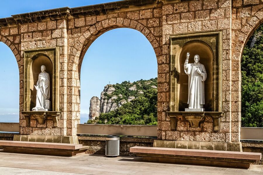 From Barcelona: Montserrat Day Trip with Optional Tickets - Basilica visit and La Moreneta: when the day’s focus tightens