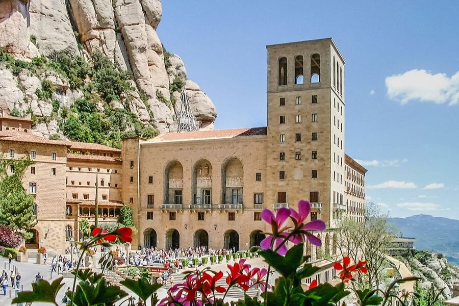 From Barcelona: Montserrat Day Trip with Optional Tickets - Using your free time well: 1 hour, then 3.75 hours, then one more window
