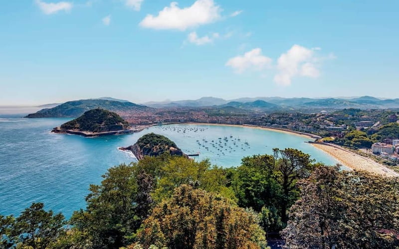 From Bilbao: Excursion to San Sebastián, Hondarribia, Hendaye, and Getaria - Hondarribia Free Time, Colorful Balconies and Castle Views